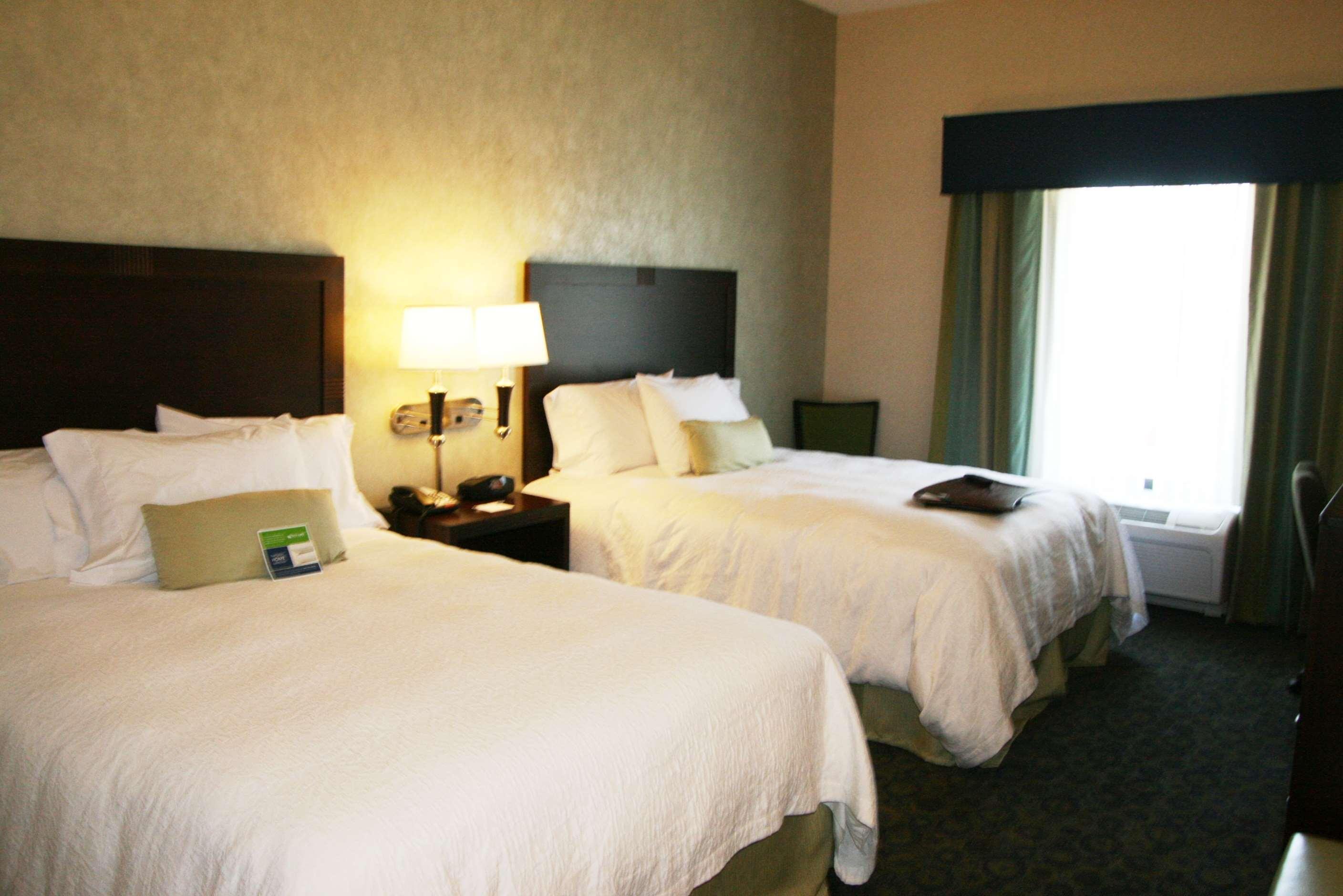 Hampton Inn Milford Bagian luar foto