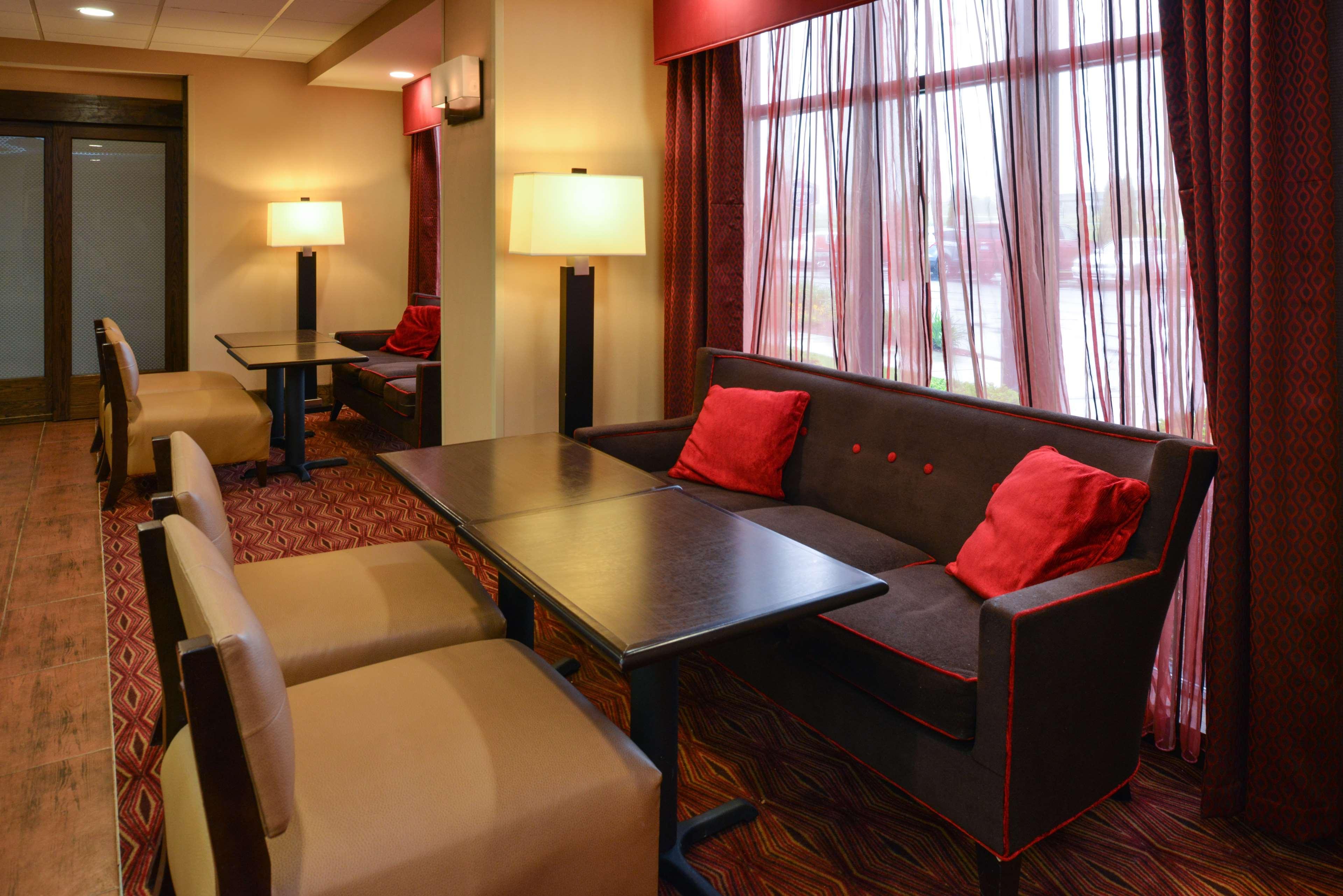 Hampton Inn Milford Bagian luar foto