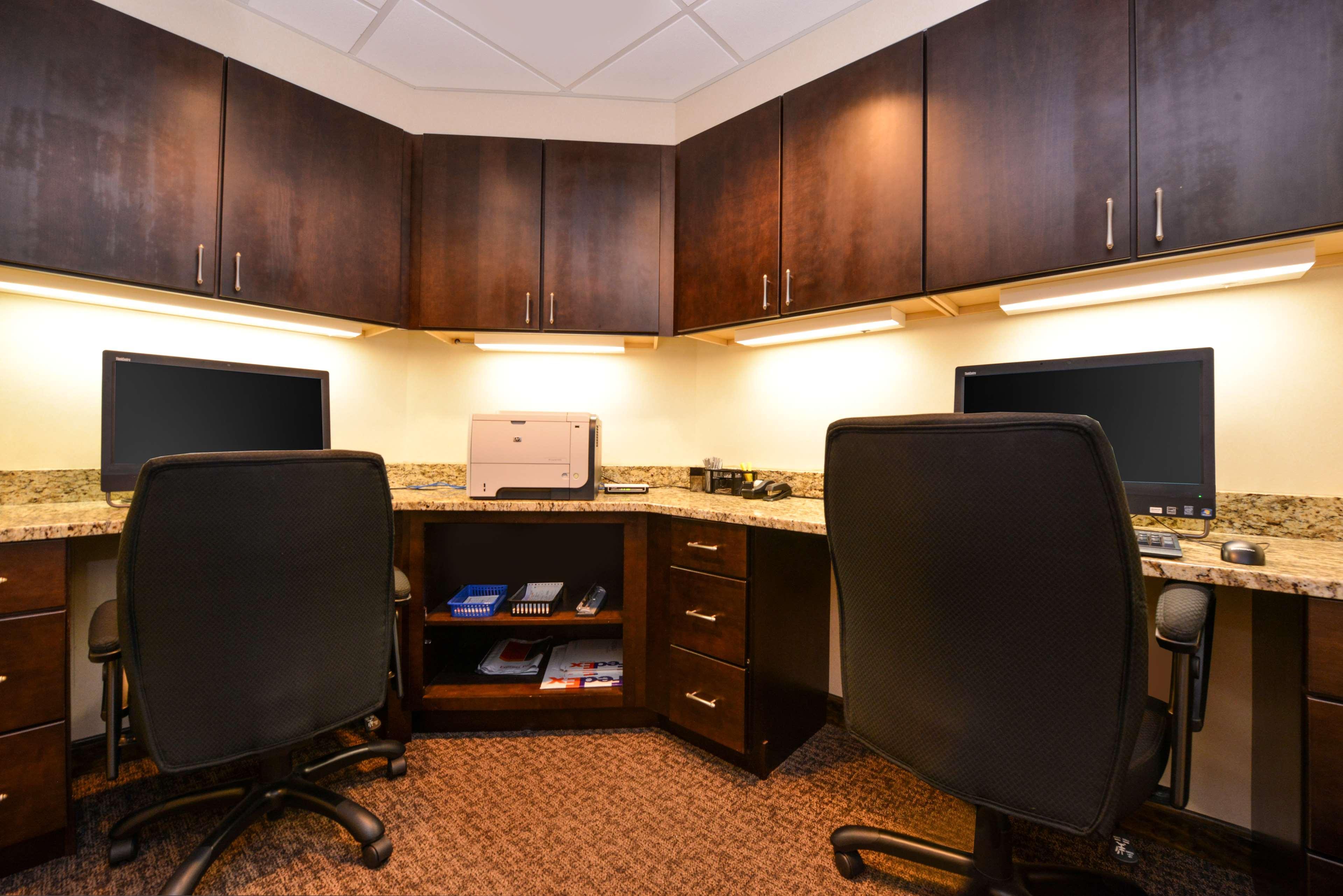 Hampton Inn Milford Bagian luar foto