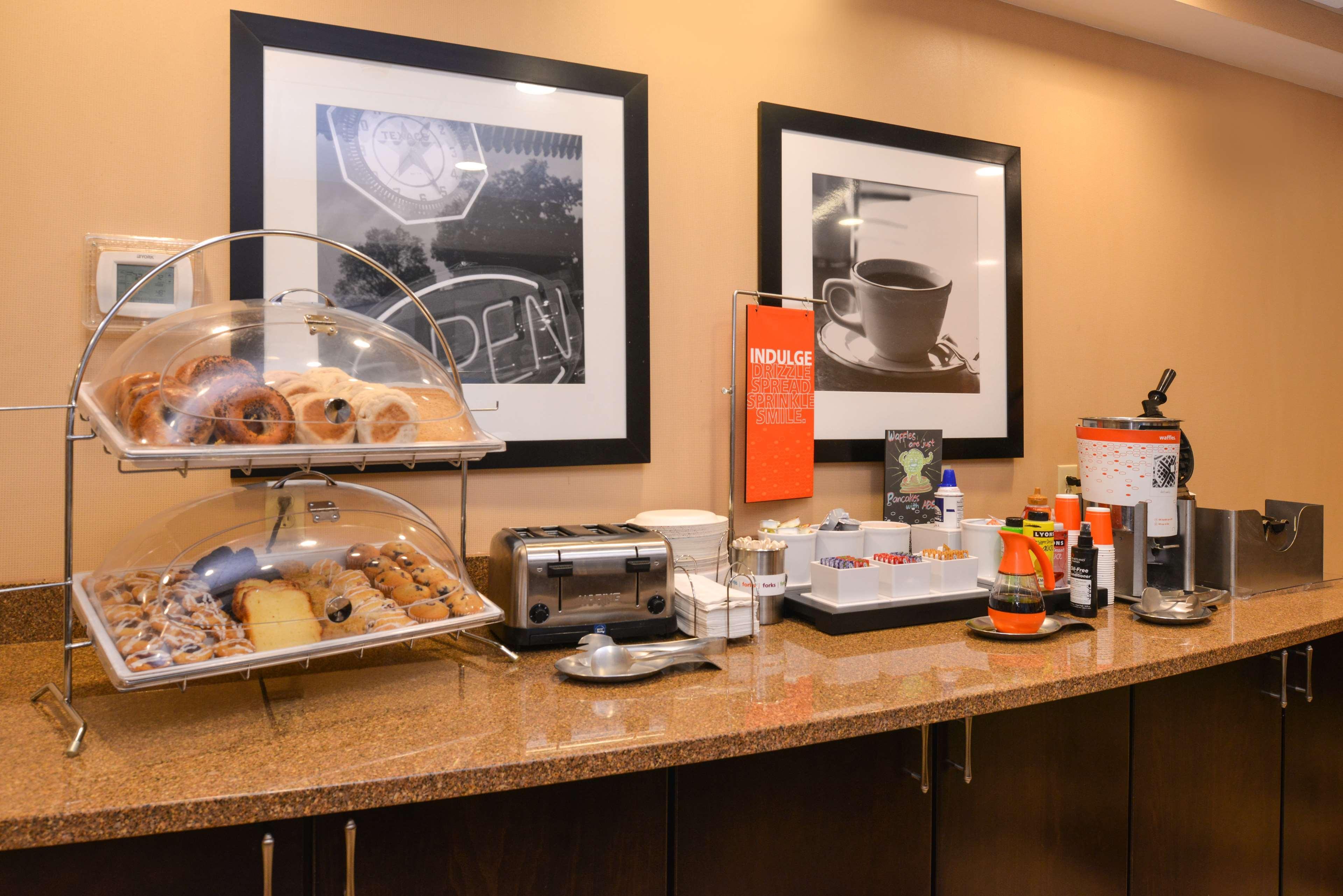 Hampton Inn Milford Bagian luar foto
