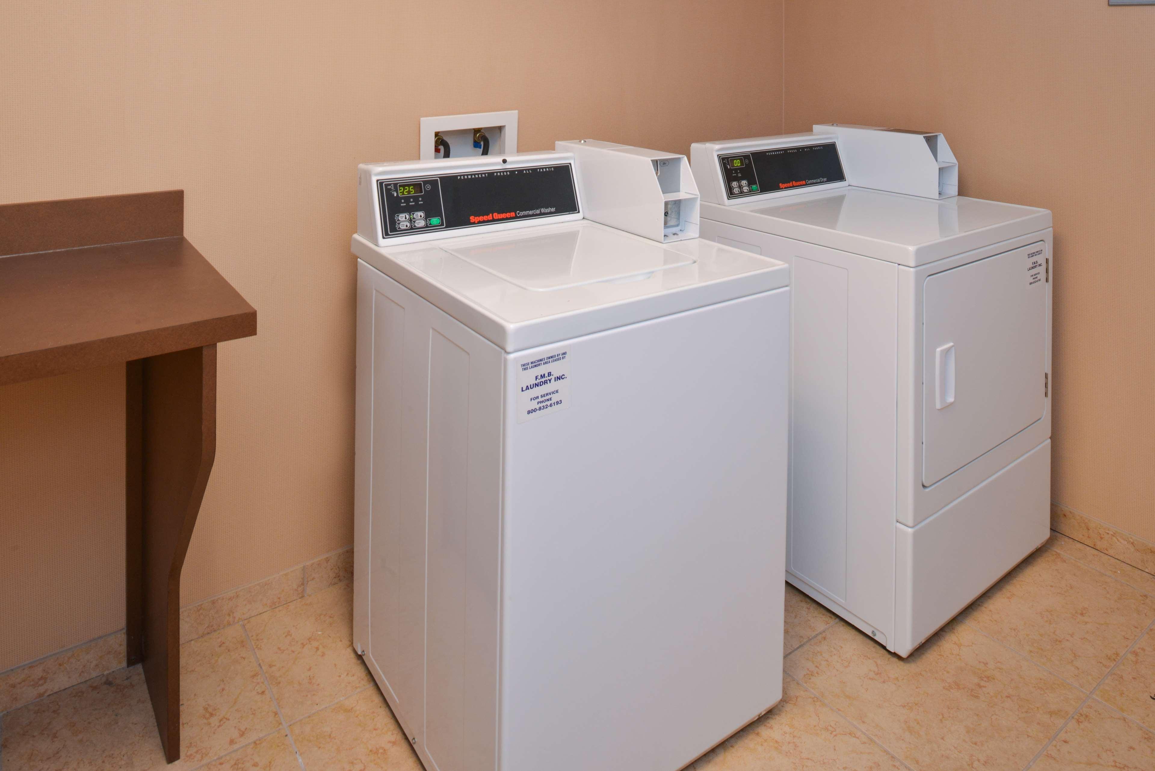 Hampton Inn Milford Bagian luar foto
