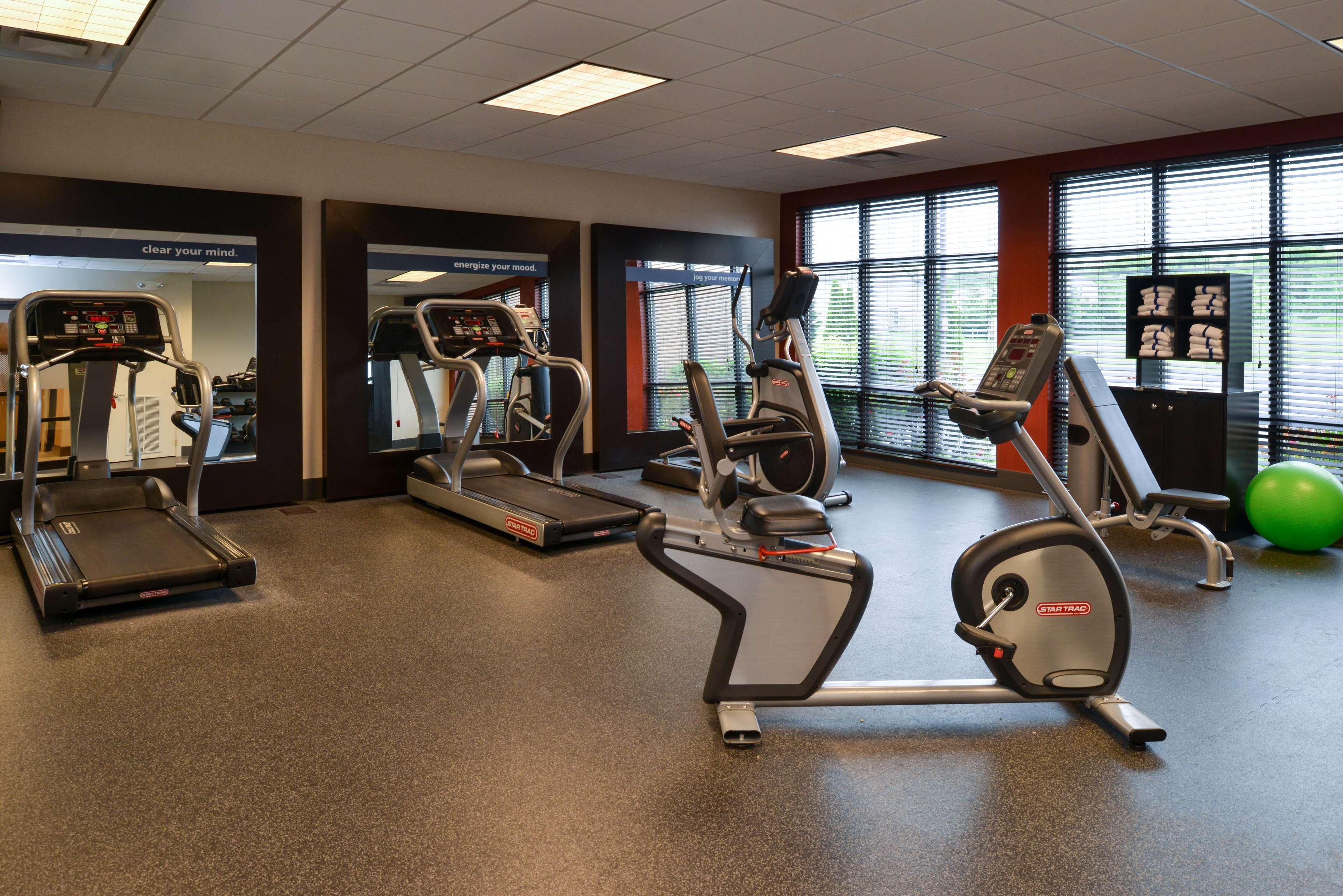 Hampton Inn Milford Bagian luar foto
