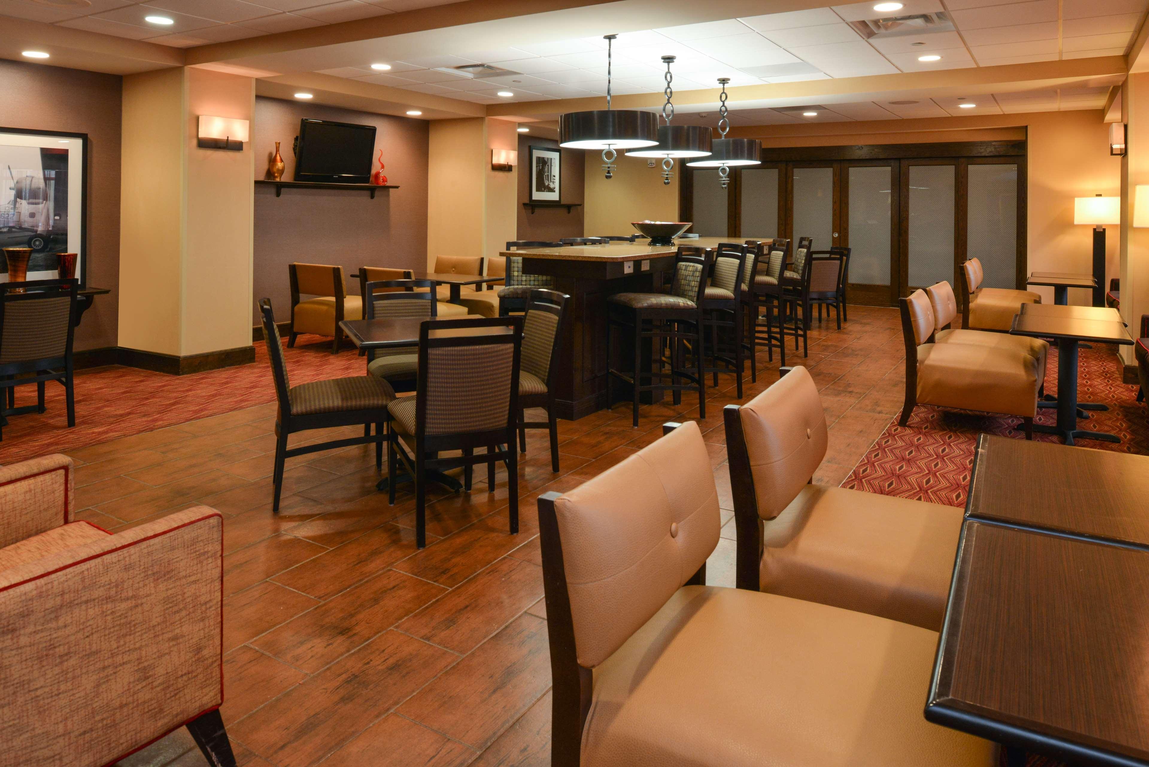 Hampton Inn Milford Bagian luar foto