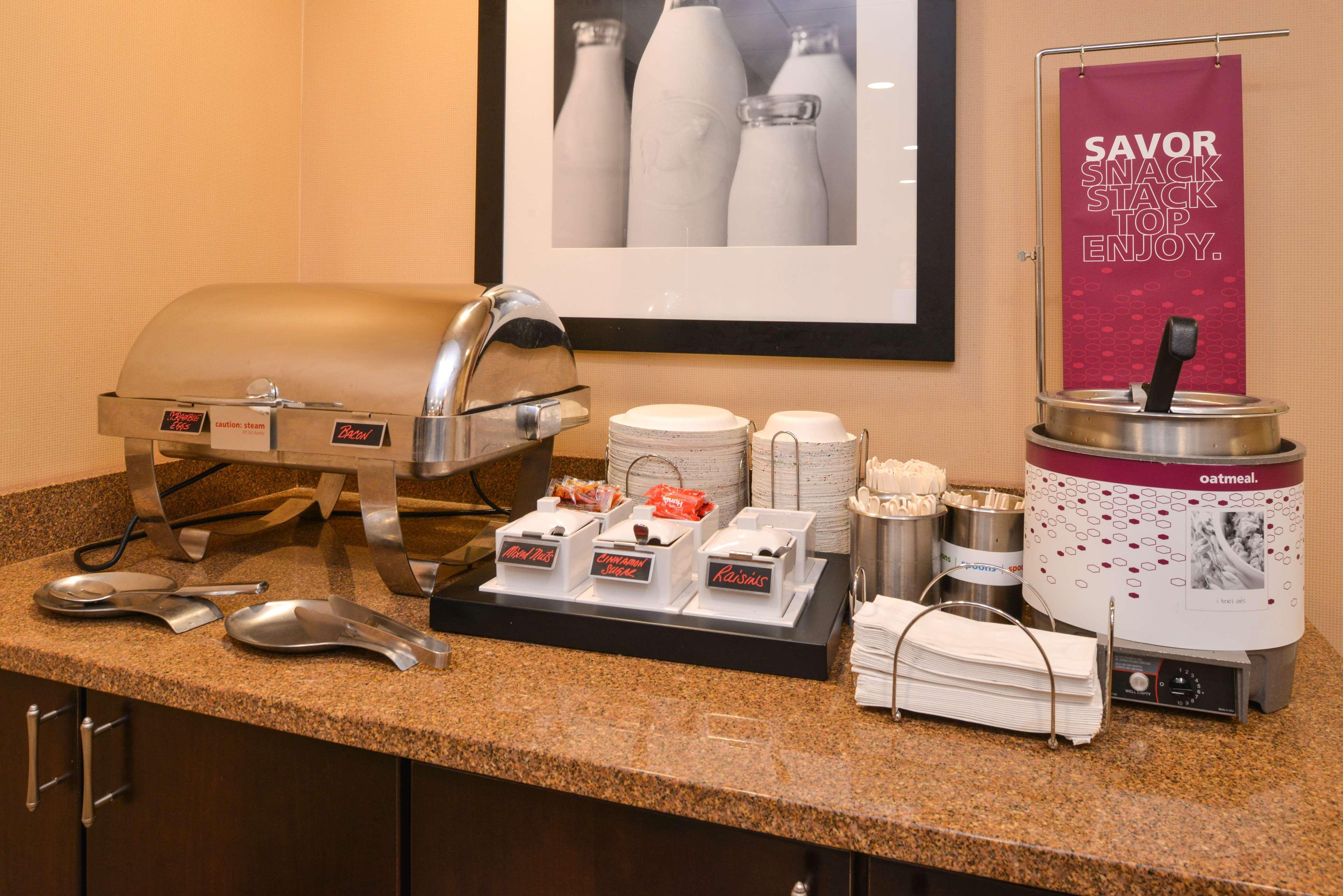 Hampton Inn Milford Bagian luar foto