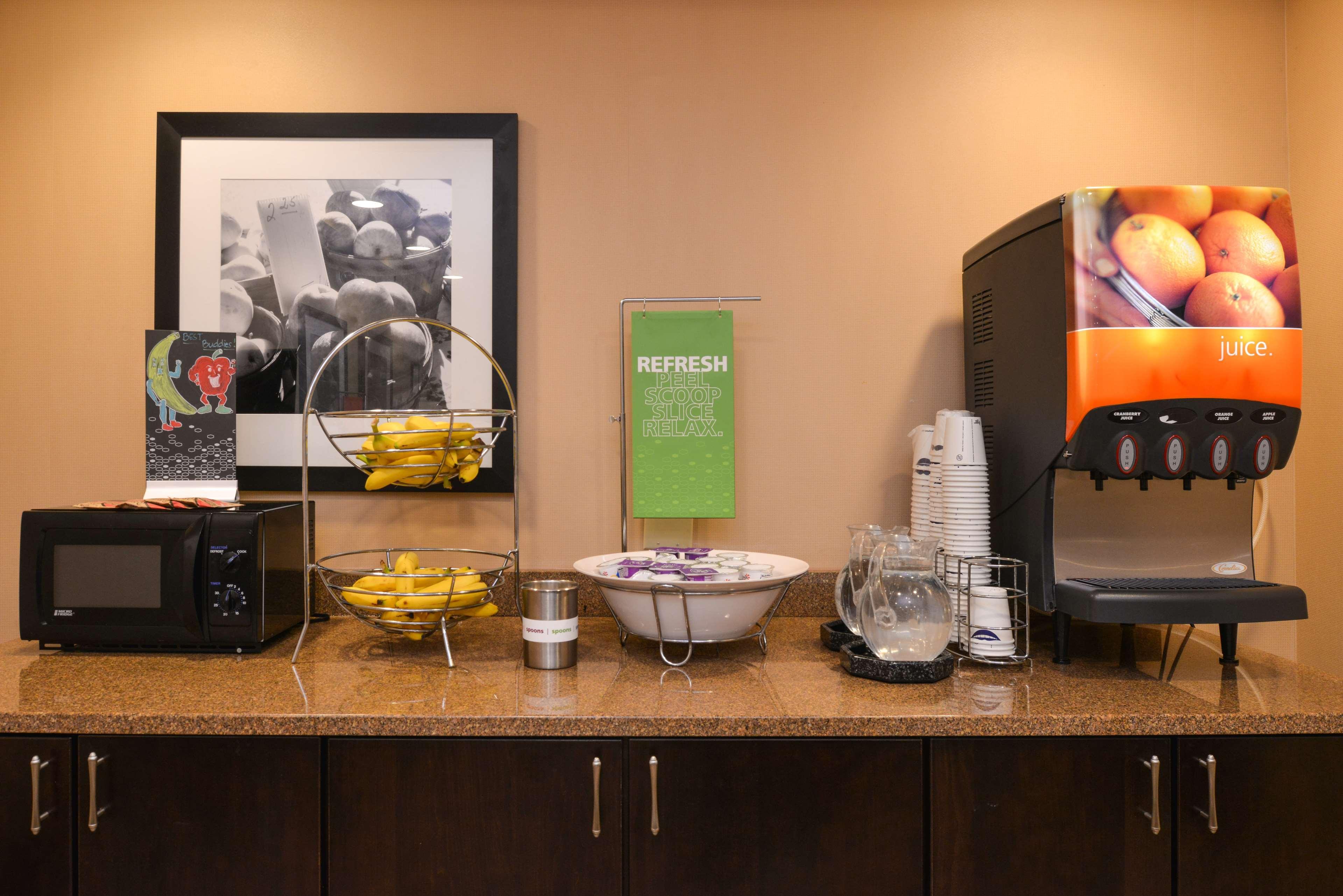 Hampton Inn Milford Bagian luar foto