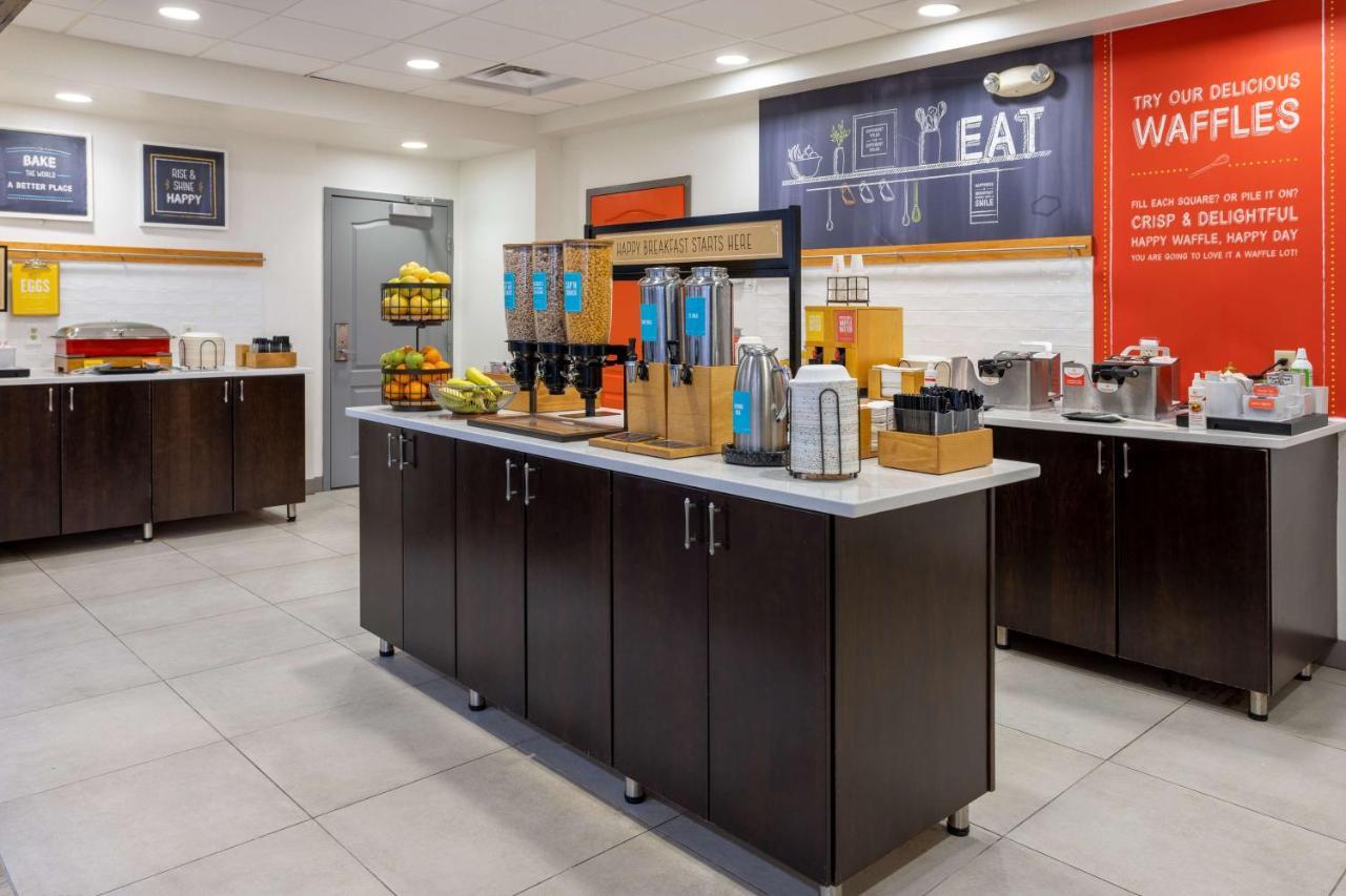 Hampton Inn Milford Bagian luar foto