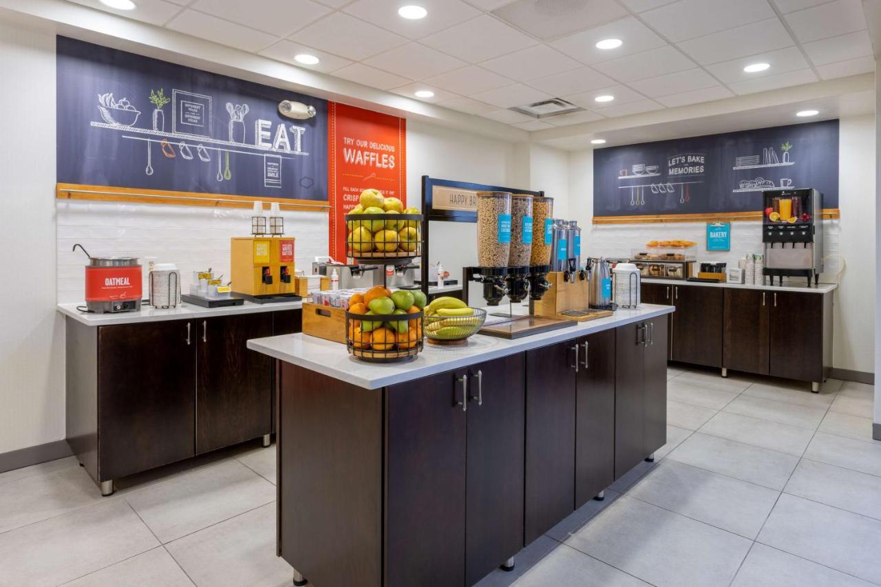 Hampton Inn Milford Bagian luar foto
