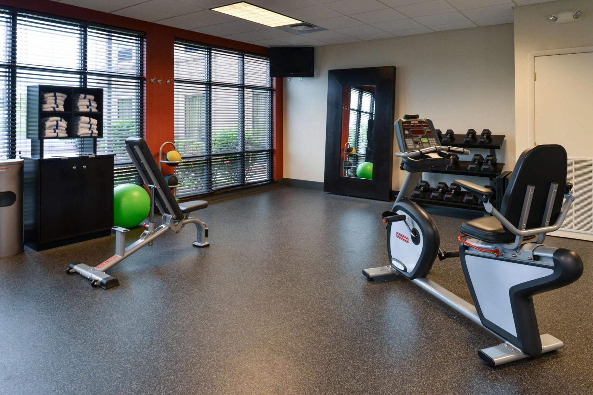 Hampton Inn Milford Bagian luar foto