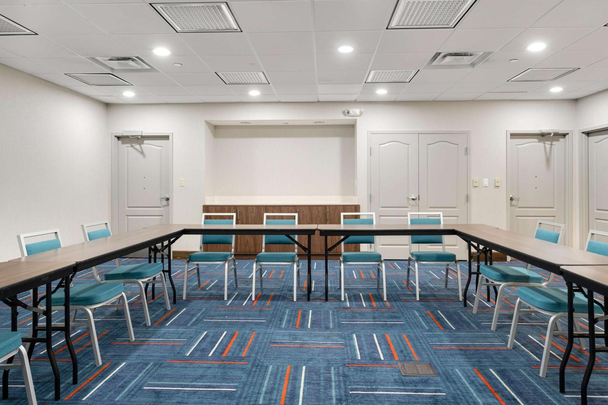 Hampton Inn Milford Bagian luar foto