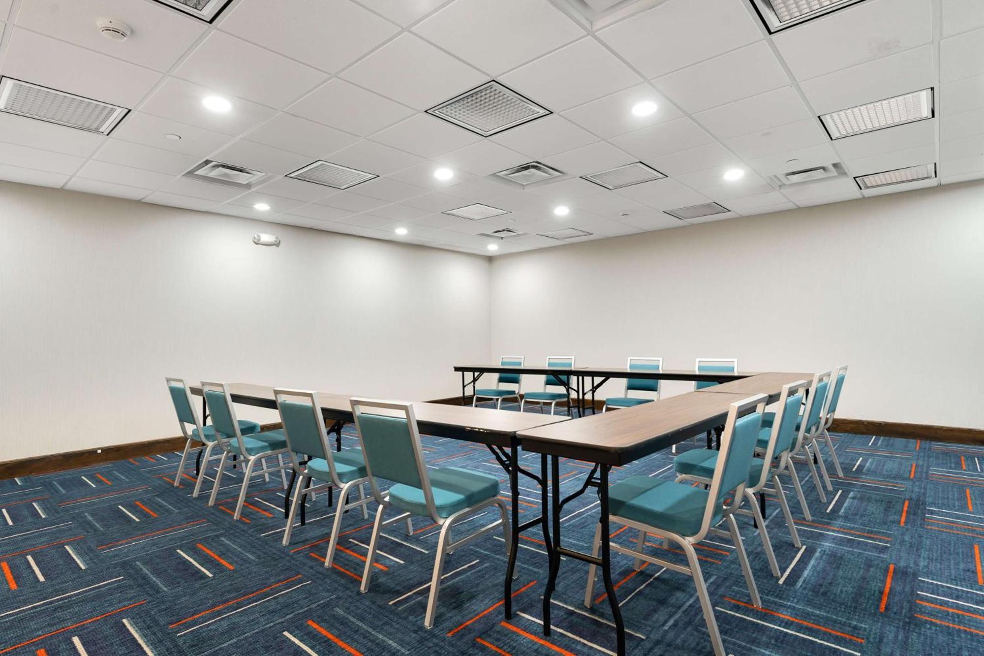 Hampton Inn Milford Bagian luar foto