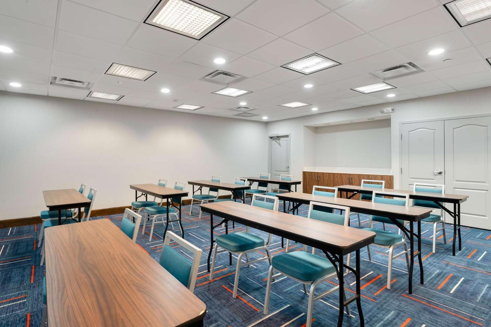 Hampton Inn Milford Bagian luar foto