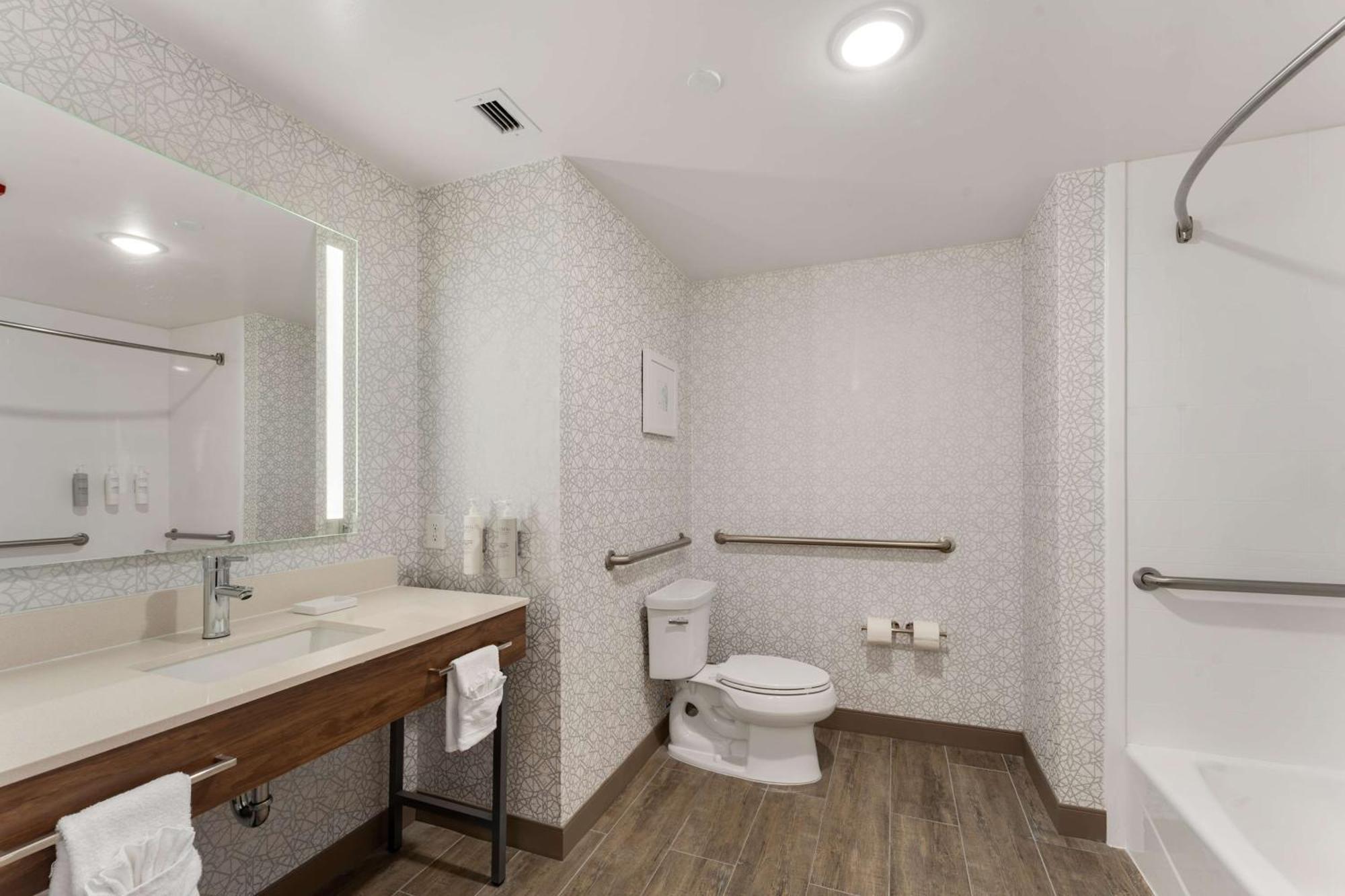 Hampton Inn Milford Bagian luar foto