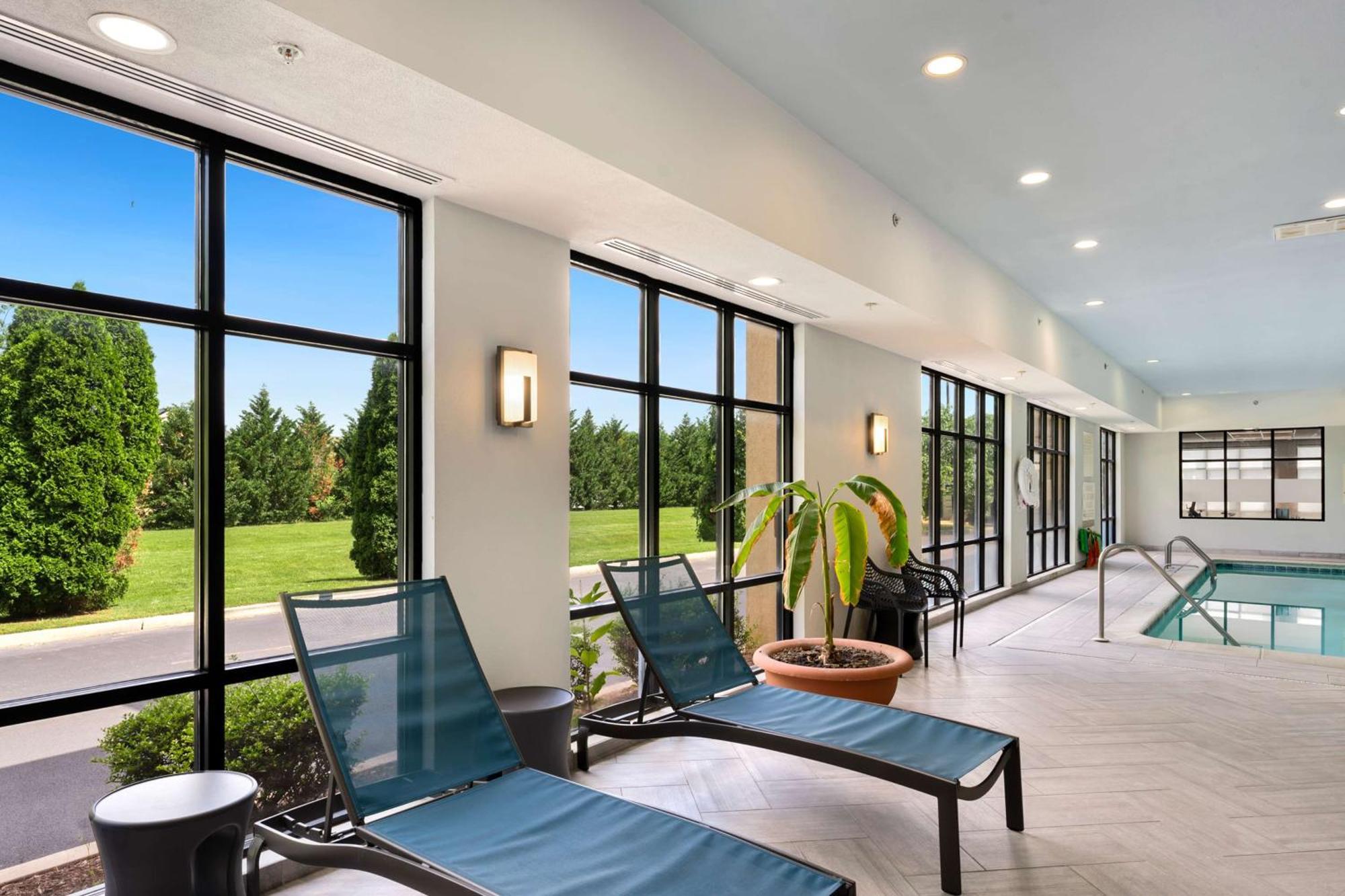 Hampton Inn Milford Bagian luar foto