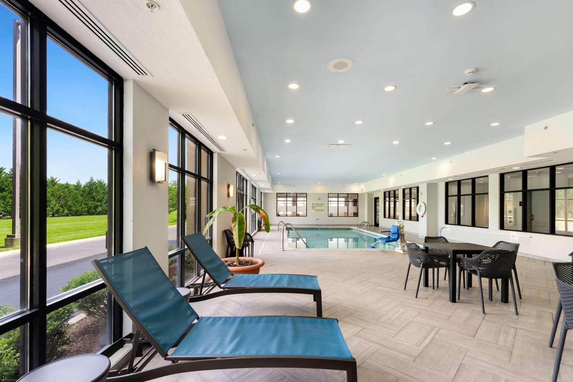 Hampton Inn Milford Bagian luar foto