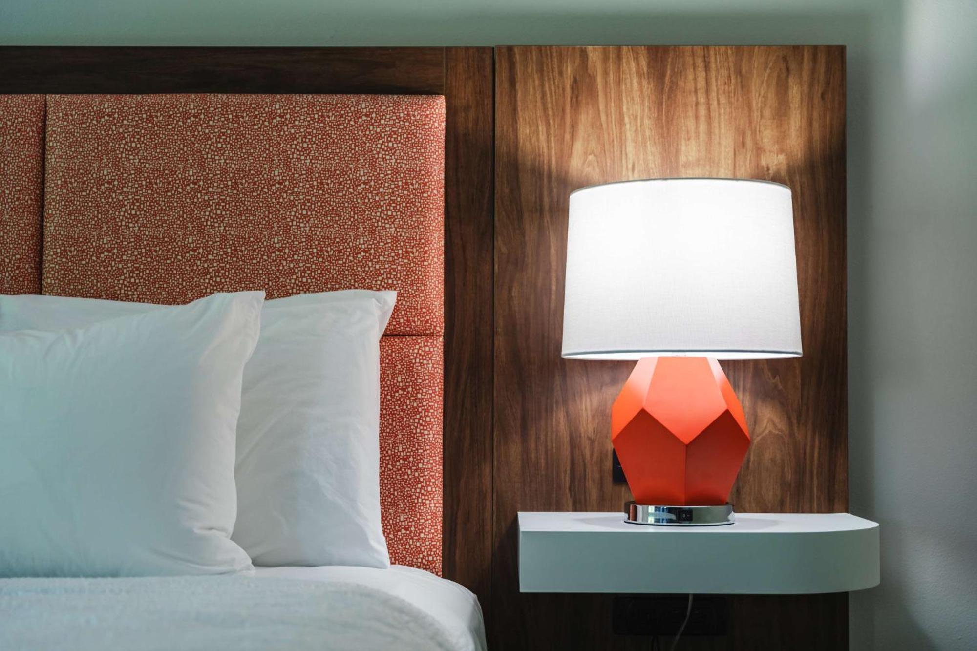 Hampton Inn Milford Bagian luar foto