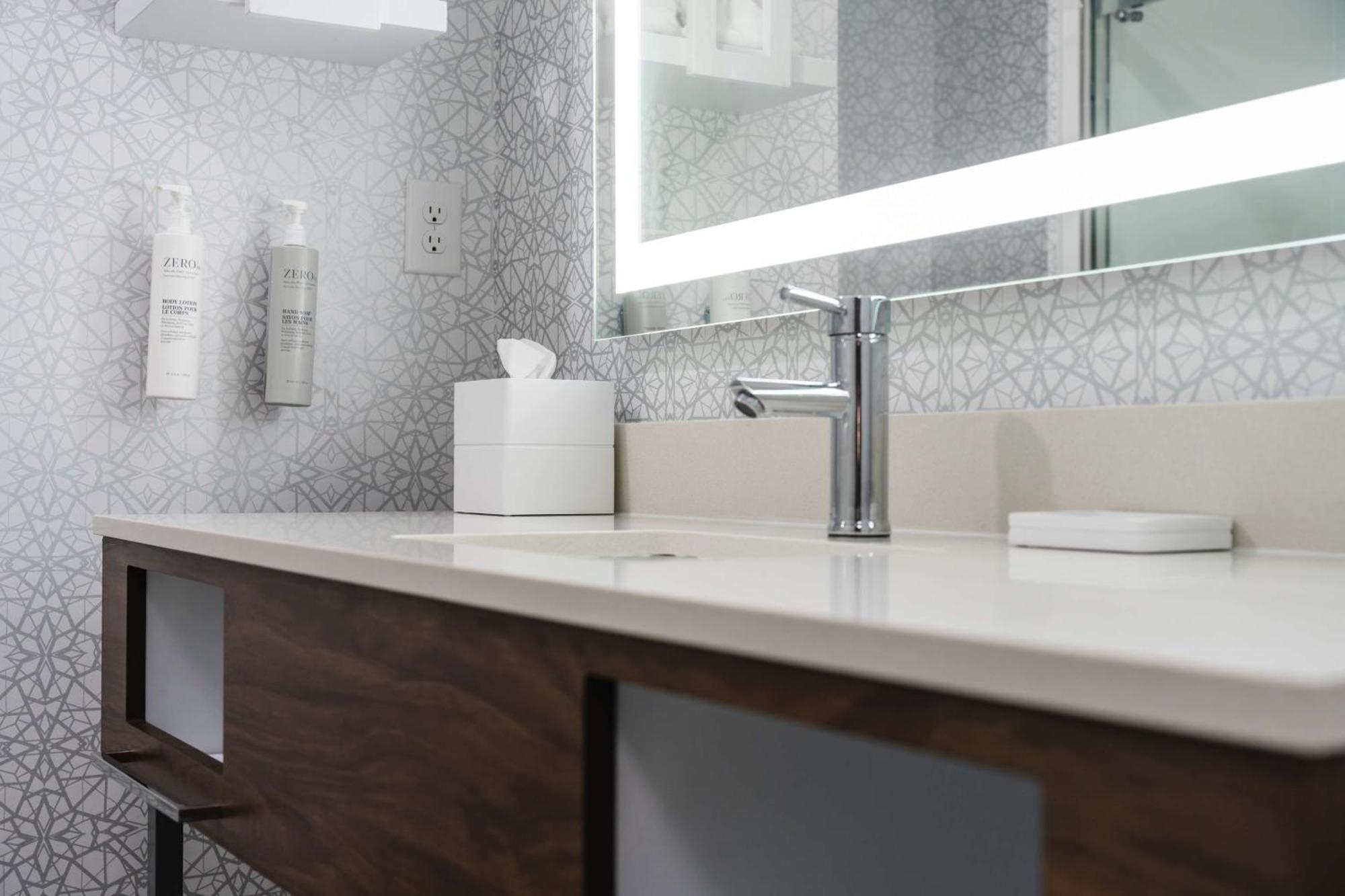 Hampton Inn Milford Bagian luar foto