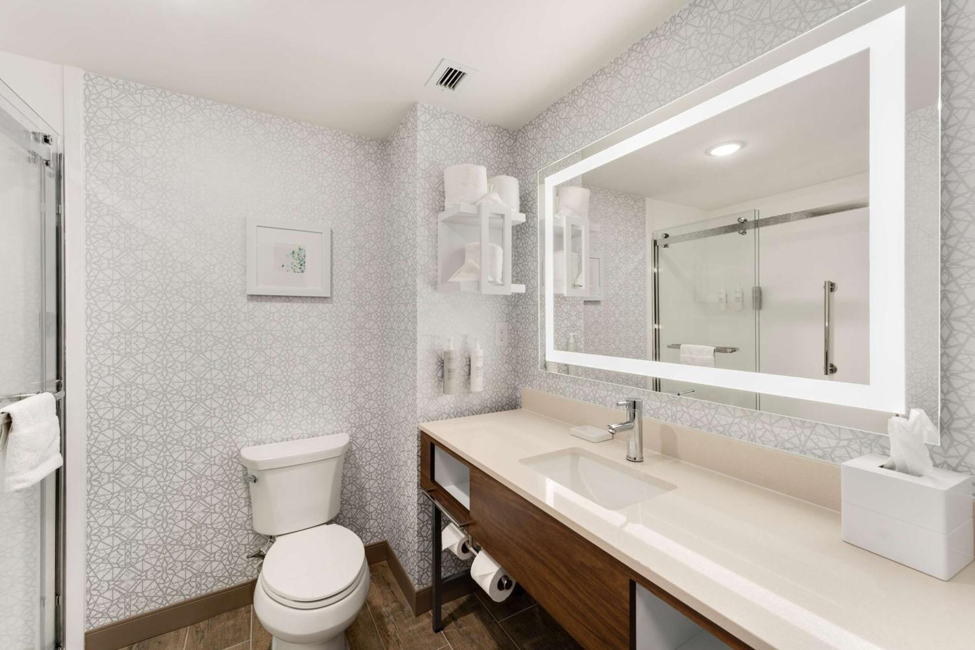 Hampton Inn Milford Bagian luar foto
