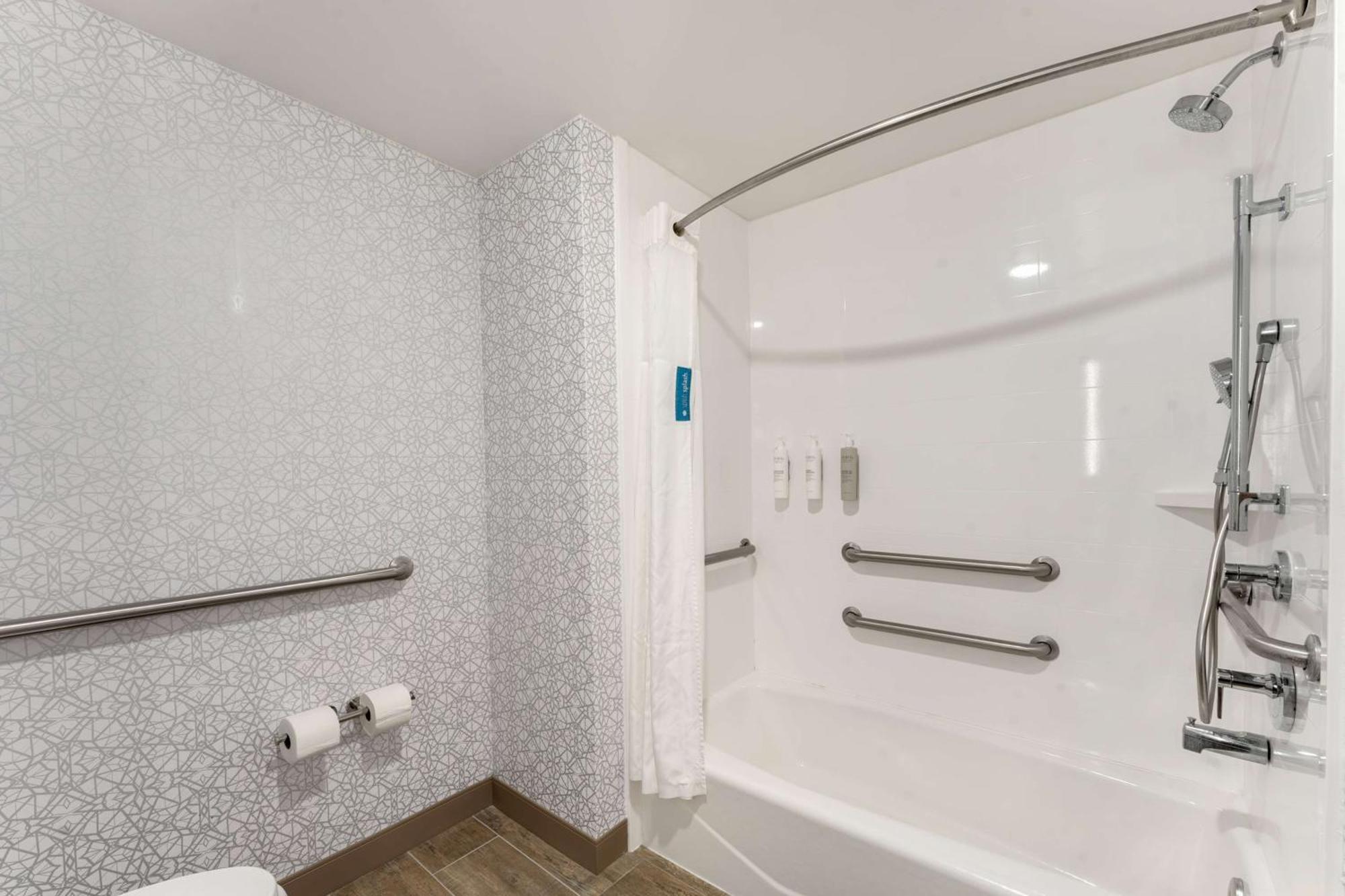 Hampton Inn Milford Bagian luar foto