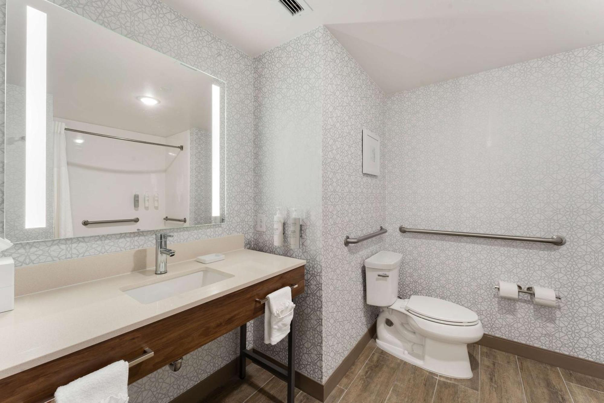 Hampton Inn Milford Bagian luar foto
