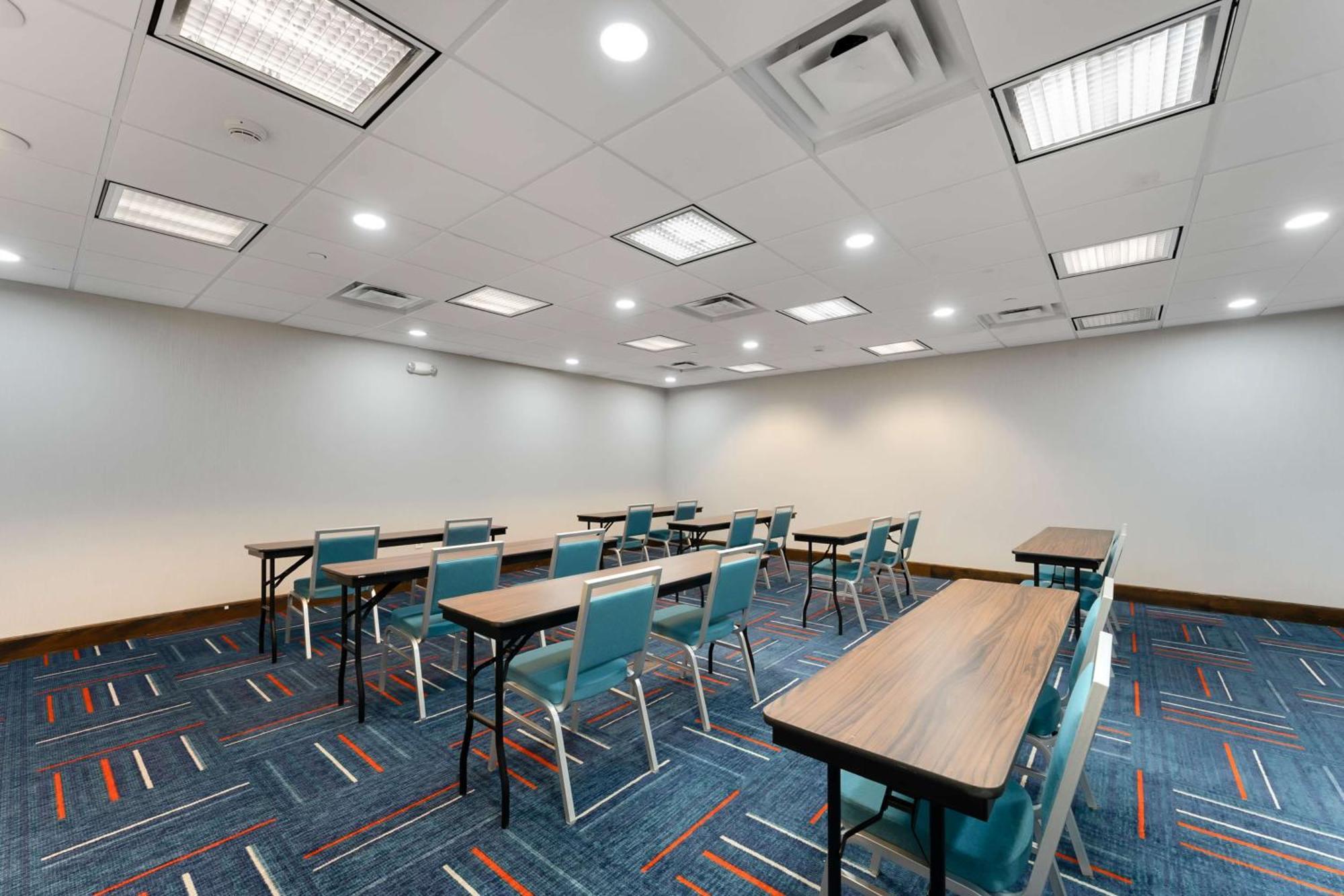 Hampton Inn Milford Bagian luar foto
