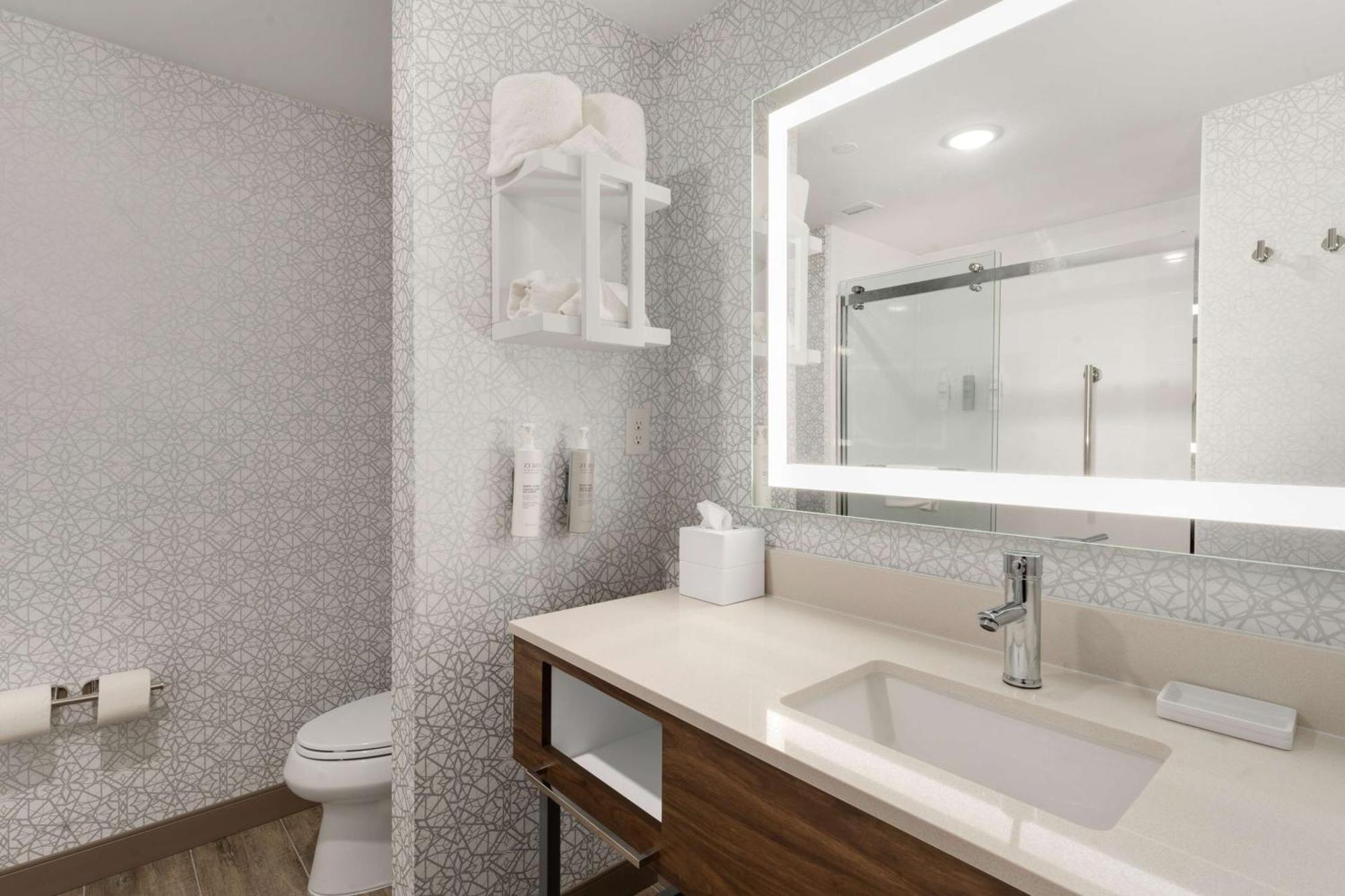 Hampton Inn Milford Bagian luar foto